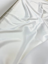 Vékony elefántcsont színű szatén elasztikus